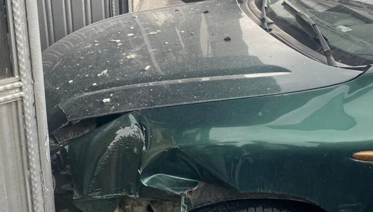 Otomobil iş merkezine girdi