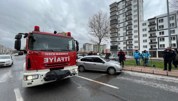 İki otomobil çarpıştı: 3 yaralı