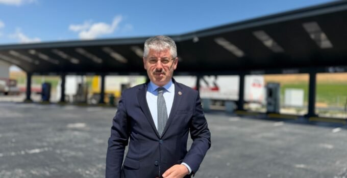 AK Parti’li Çopuroğlu’ndan elektrikli şarj istasyonu açıklaması