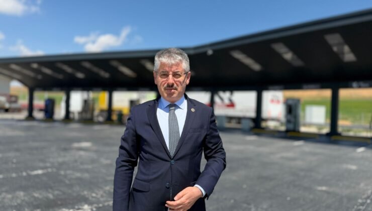 AK Parti’li Çopuroğlu’ndan elektrikli şarj istasyonu açıklaması