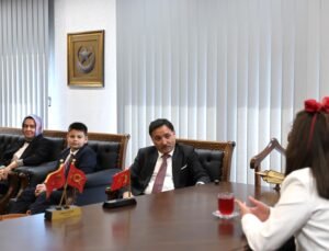 Vali Çiçek’in makamı 23 Nisan’da çocuklara emanet