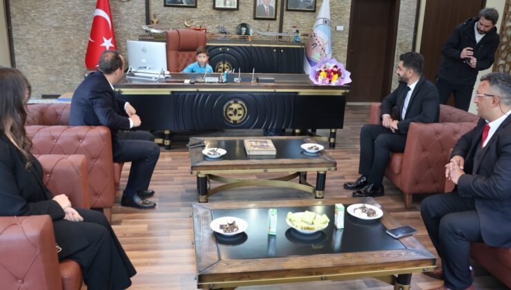 Başkan İlmek koltuğunu çocuklara devretti