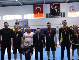 Pınarbaşı’da Kurumlararası Voleybol Turnuvası Tamamlandı