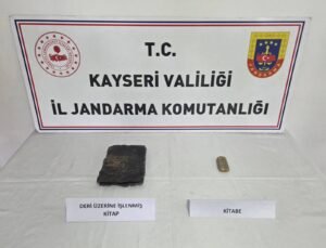 Kayseri’de deri üzerine işlenmiş tarihi kitap ele geçirildi