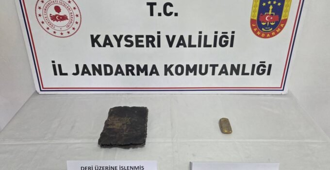 Kayseri’de deri üzerine işlenmiş tarihi kitap ele geçirildi