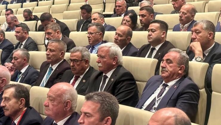 CHP’li 4 belediye başkanı Özgür Özel’in toplantısına katıldı