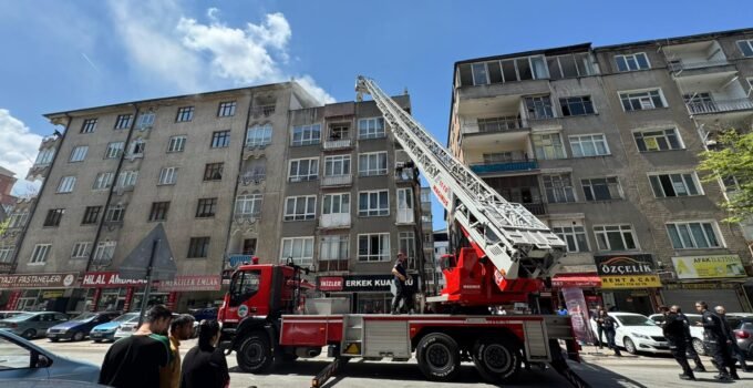 4 katlı binada çıkan yangında 1’i bebek 5 kişi dumandan etkilendi