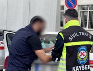 Araçlarından inerek trafikte tartışan 2 sürücüye 560 bin TL ceza