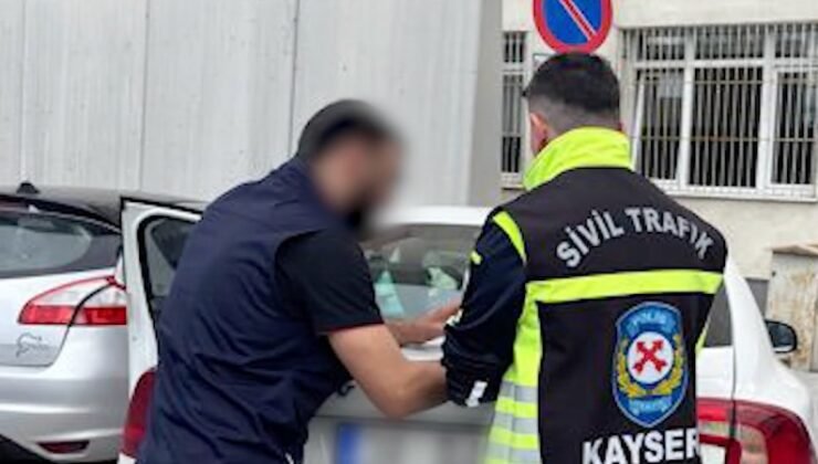 Araçlarından inerek trafikte tartışan 2 sürücüye 560 bin TL ceza