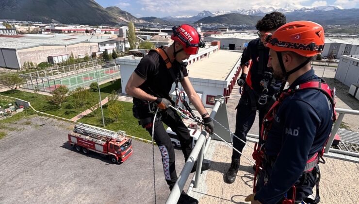 Kayseri OSB itfaiyesinde zorlu parkurlarda eğitim