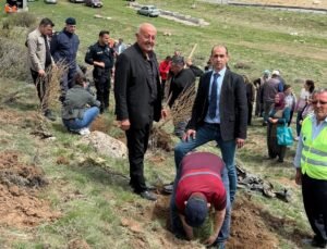 Özvatan’da Fidanlar Toprakla Buluştu