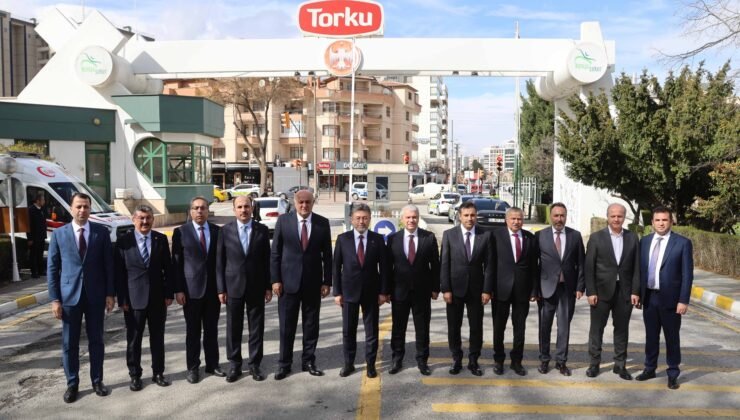 Bakan Yumaklı, Konya Şeker Fabrikası’nı ziyaret etti