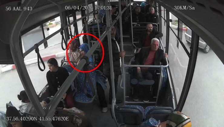 Belediye otobüsünde fenalaşan yolcuyu şoför hastaneye yetiştirdi; o anlar kamerada