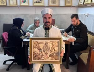 Camide atölye kurdu; ürettiği eserlerle öğrencilere destek oluyor