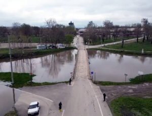 Edirne’de debisi artan Tunca Nehri’nde ‘turuncu’ alarm verildi