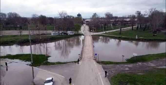 Edirne’de debisi artan Tunca Nehri’nde ‘turuncu’ alarm verildi