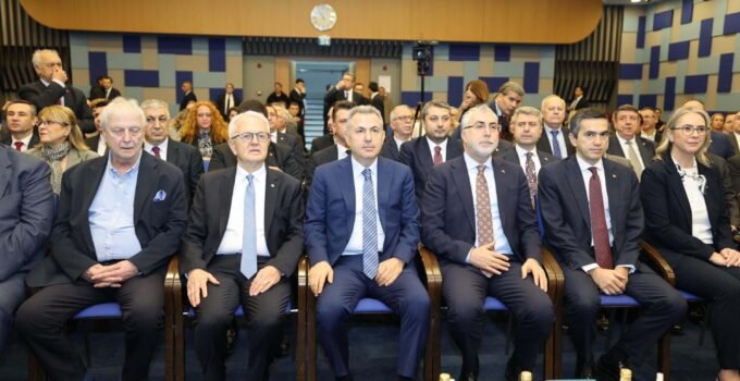 Kamu ve işveren, istişare için İZTO’da buluştu