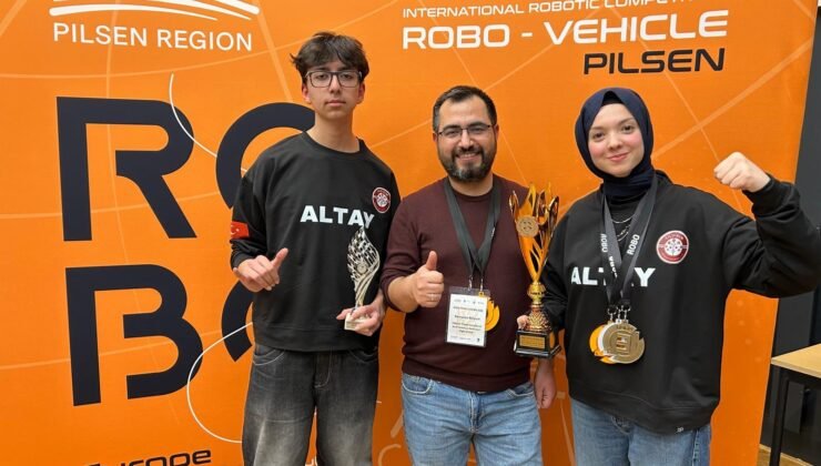 Meslek Lisesi’nde üretip, ‘Altay’ adını verdikleri otonom robotla dünya 2’ncisi oldular