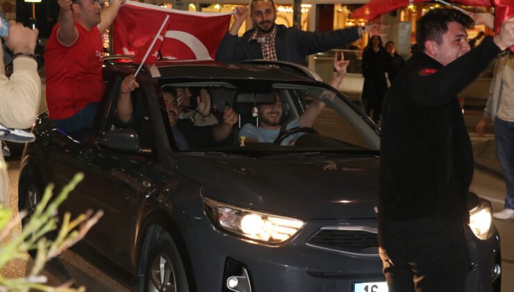 Milli takımın galibiyeti Antalya’da coşkuyla kutlandı