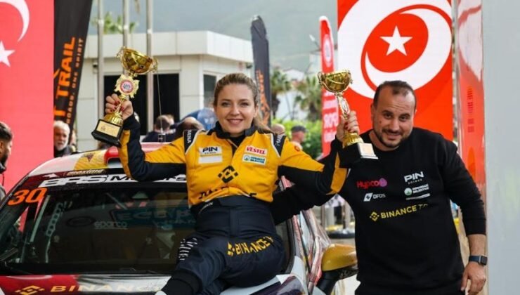 Türkiye’nin ilk engelli kadın pilotu Kübra Denizci Keskin’den podyumda çifte başarı