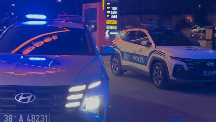 Akaryakıt istasyonunda bıçaklı kavga: 1 ölü, 2 yaralı