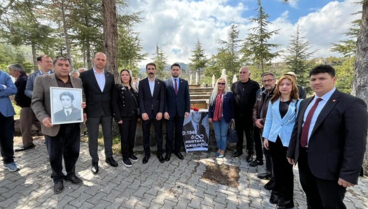 “Efsane İl Başkanı” olarak hafızalara kazınan önceki dönem İl Başkanımız Av. Mustafa Nihat Kulkuloğlu’nu ölüm yıl dönümünde saygı