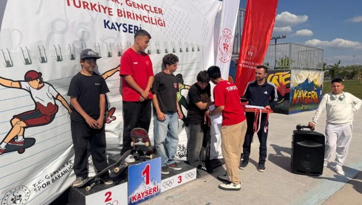 Kayseri’de Türkiye’nin En İyi Kaykaycıları Belli Oldu