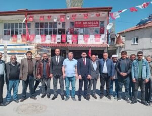 Akkışla’da Sahadayız, halkımızla yan yana, mücadelenin tam ortasındayız.