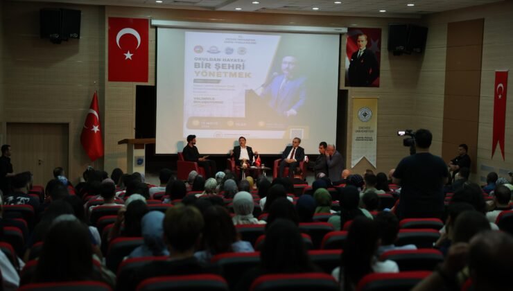 Vali Çiçek, öğrencilerle panelde buluştu