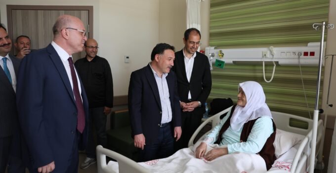 Vali Gökmen Çiçek’ten Hastanede Bayram Ziyareti