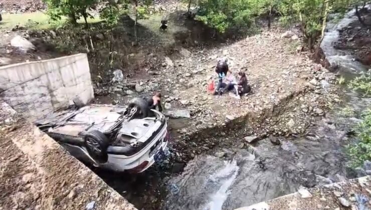 Otomobilin Köprüden Devrildiği Kazada 2 Kardeş Yaralandı