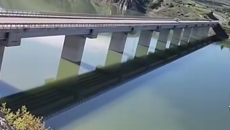 Kaymakam Öztoprak, Kızılırmak’a Atlamak İsteyen Şahsı İkna Etti