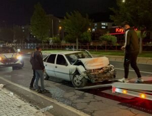 Kayseri’de İki Otomobil Çarpıştı: 2 Yaralı