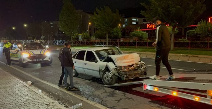 Kayseri’de İki Otomobil Çarpıştı: 2 Yaralı