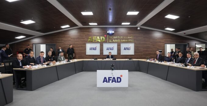 Vali Çiçek Başkanlığında Kurum Müdürleri Değerlendirme Toplantısı Yapıldı