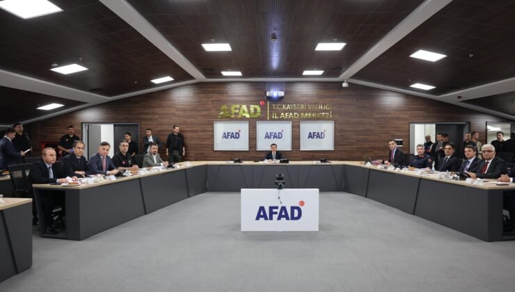 Vali Çiçek Başkanlığında Kurum Müdürleri Değerlendirme Toplantısı Yapıldı