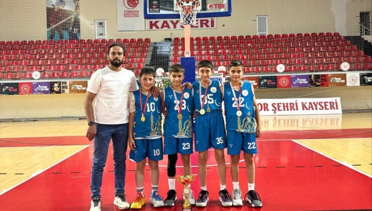 Bünyan Naci Baydemir İmam Hatip Ortaokulu Kayseri Şampiyonu Oldu