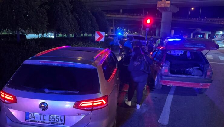 Polis Aracının Karıştığı Zincirleme Kazada 2 Yaralı
