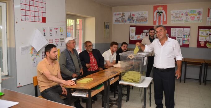 Çubukharmanı Mahallesi’nde Muhtarlık Seçimini Cüma Ülyer Kazandı