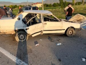 Kayseri’de İki Otomobil Çarpıştı: 2 Yaralı