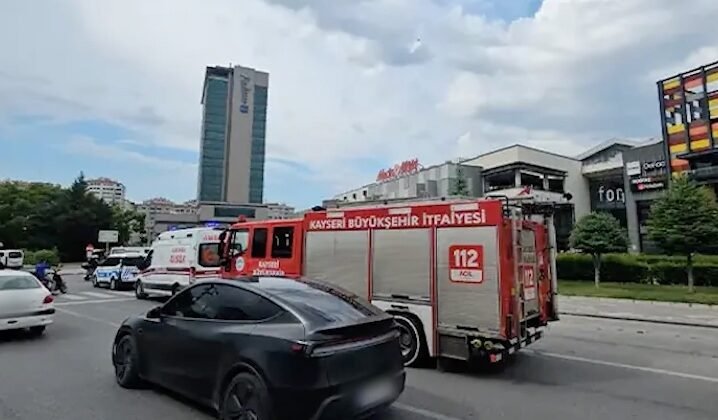 Kayseri’de AVM’ye Asılsız ‘Canlı Bomba’ İhbarı: 13 Yaşındaki Çocuk Yakalandı