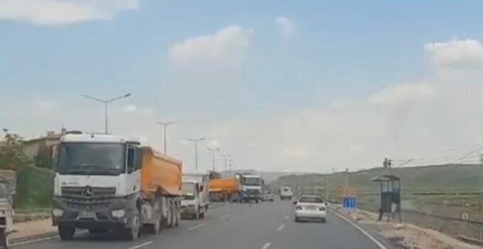 Kayseri’de Otomobil Şarampole Devrildi; Kaza Anı Kamerada