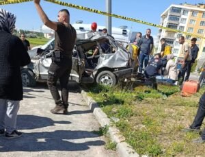 Kayseri’de İki Otomobil Çarpıştı: 3 Ölü, 5 Yaralı