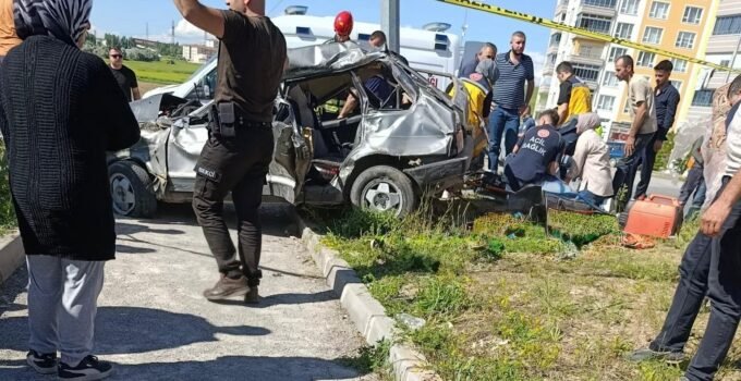 Kayseri’de İki Otomobil Çarpıştı: 3 Ölü, 5 Yaralı