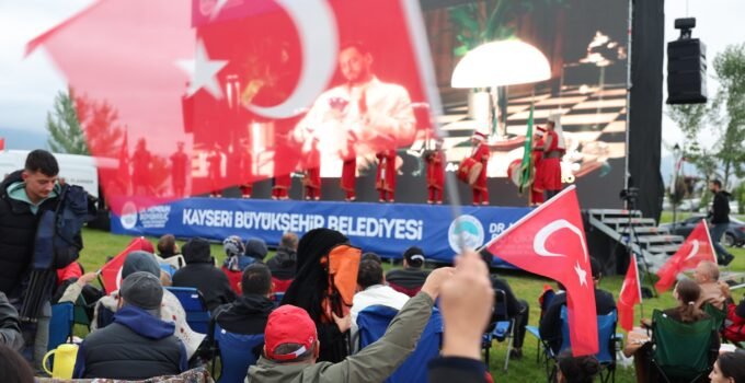 Kayseri milli takım için tek yürek oldu