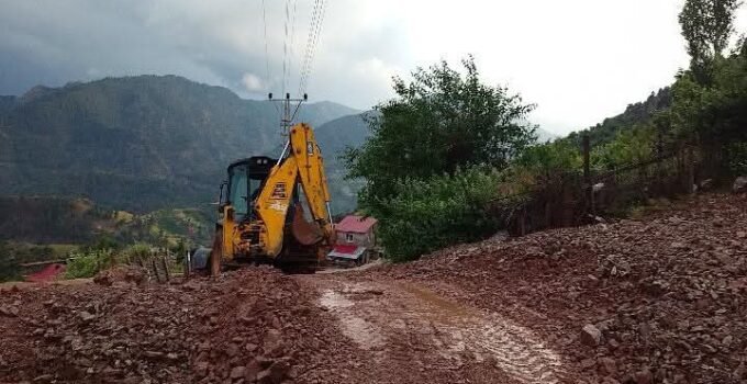 Yahyalı’da sel nedeniyle kapanan mahalle yolu ulaşıma açıldı