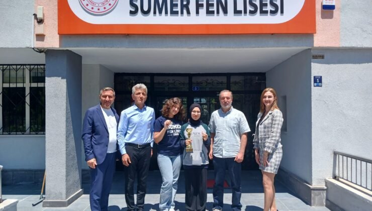 Sümer Fen Lisesi öğrencilerine robotik başarı ödülü