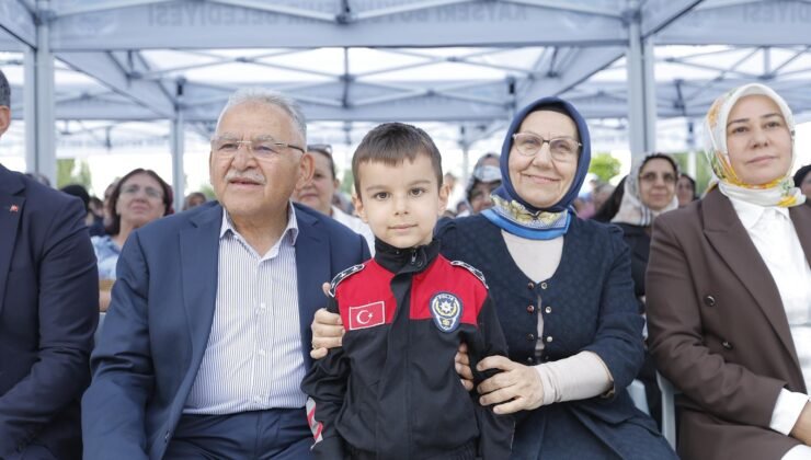KAYMEK’in Bin 200 Eserlik Yıl Sonu Sergisi Açıldı
