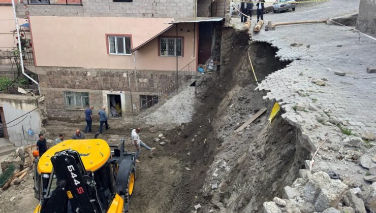 Yeşilhisar’da Heyelan: Sokak Trafiğe Kapatıldı