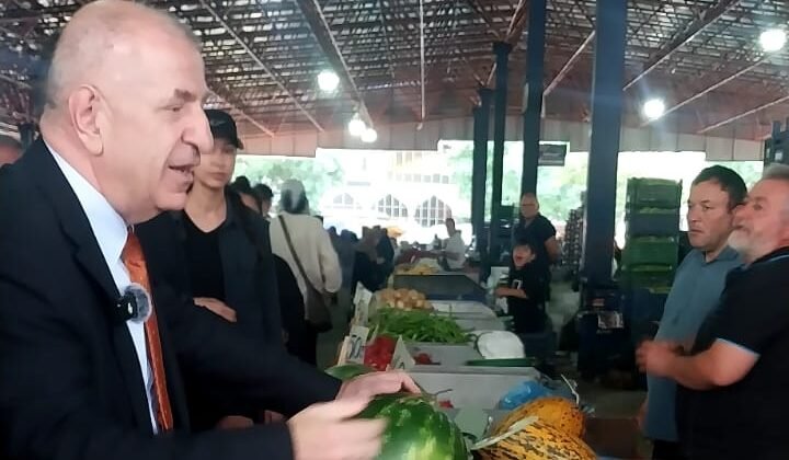 Sayın Özdağ, Aydınlıkevler Semt Pazarı’nda vatandaşlar ve esnafla bir araya geldi.